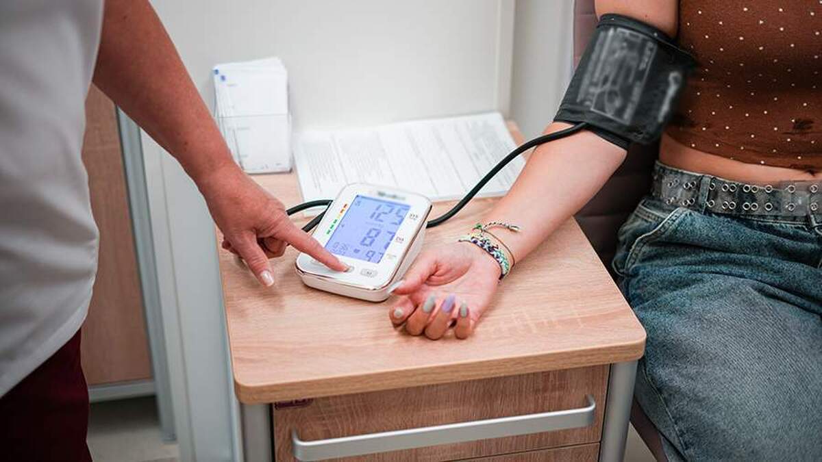 هشدار پزشکان درباره عاداتی که باعث فشار خون بالا می‌شوند