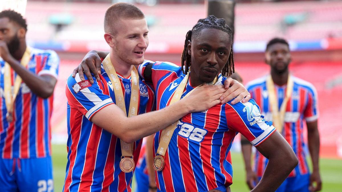 حمله برای جذب آدام وارتون آغاز شده است