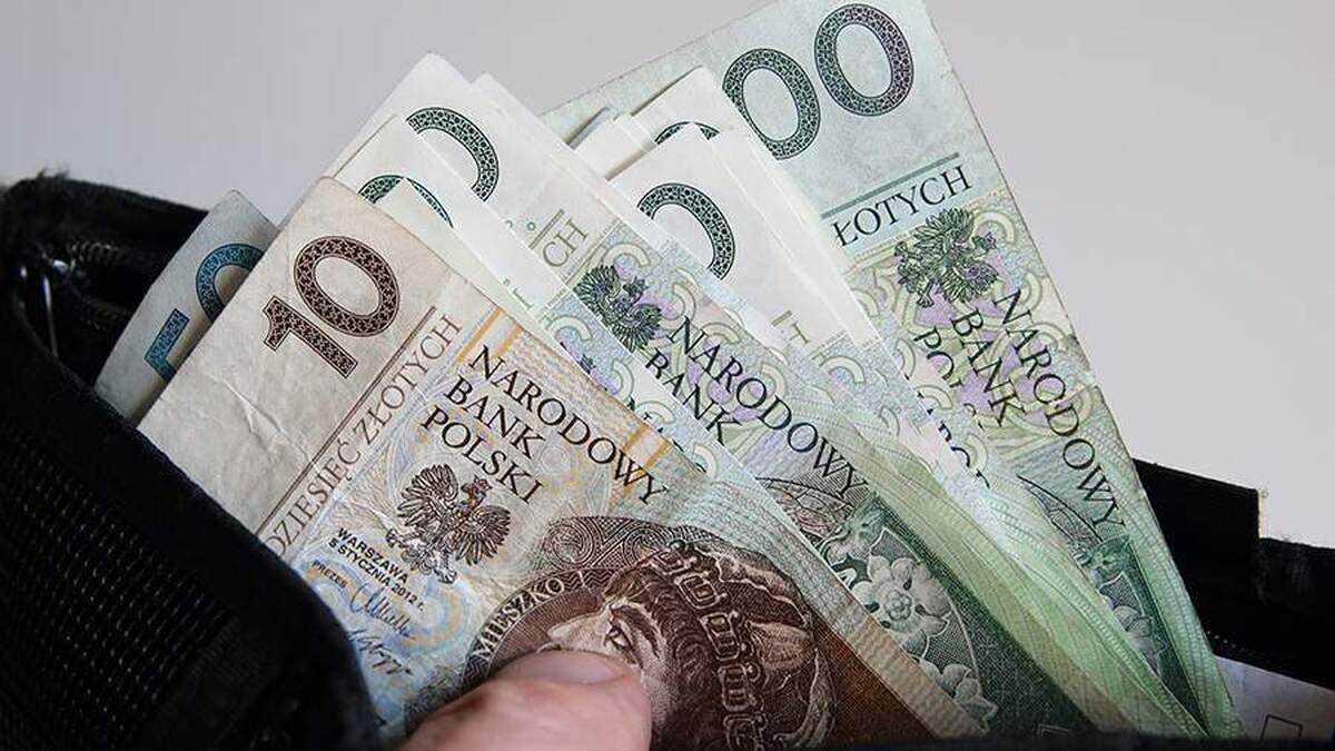 لهستان اعلام کرده است که لهستانی‌ها مجبور خواهند شد میلیون‌ها دلار از بدهی‌های اوکراین را بپردازند.