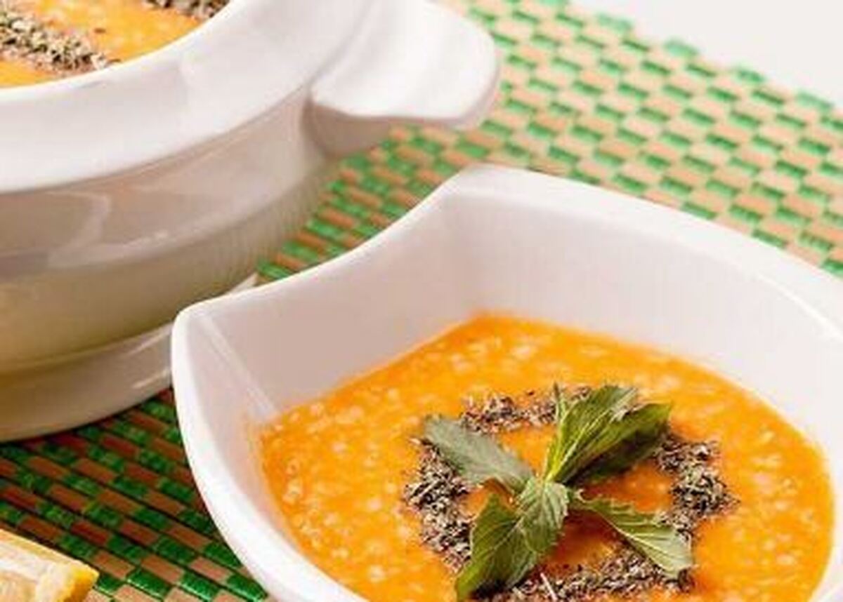 این سوپ خوشرنگ گوجه سرد را سه سوته آماده کنید