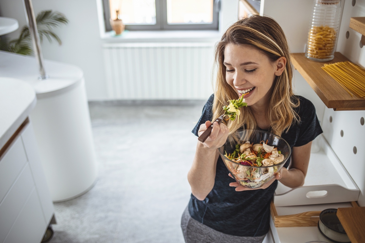 یک جراح مغز و اعصاب از غذا‌هایی نام برده است که مغز را جوان نگه می‌دارند