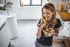 یک جراح مغز و اعصاب از غذا‌هایی نام برده است که مغز را جوان نگه می‌دارند