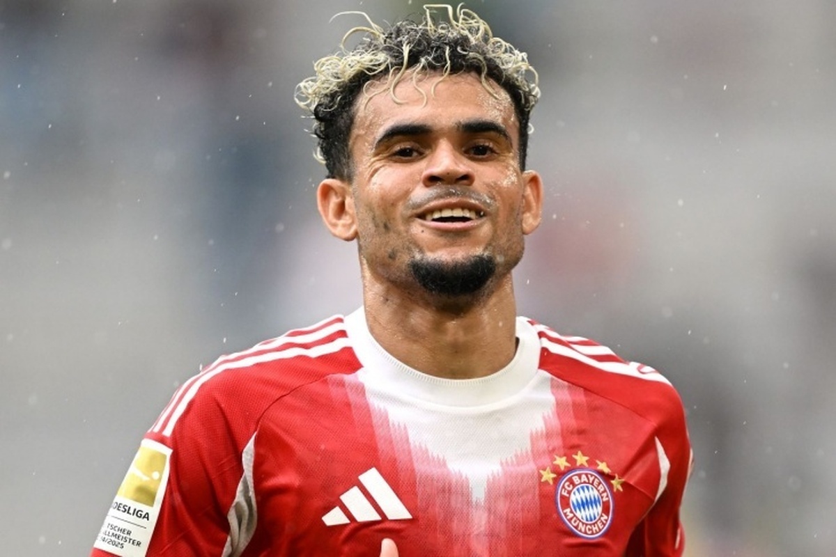 لوئیس دیاز دومین بازیکن در ۱۰ فصل اخیر است که در یک بازی لیگ قهرمانان اروپا دو گل می‌زند و از زمین اخراج می‌شود