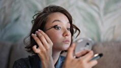 یک متخصص در مورد خطرات استفاده از ریمل ارزان قیمت هشدار داد.