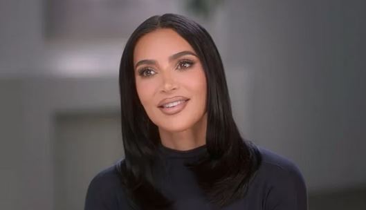 تاثیر مدل موی صاف و براق در میان زنان بر جوان نشان دادن چهره تاثیر مدل موی صاف و براق در میان زنان بر جوان نشان دادن چهره