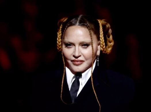 دلیل نامتقارن شدن چهره برخی سلبریتیها بعد از عملهای زیبایی با وجود دسترسی به بهترین امکانات! دلیل نامتقارن شدن چهره برخی سلبریتیها بعد از عملهای زیبایی با وجود دسترسی به بهترین امکانات!