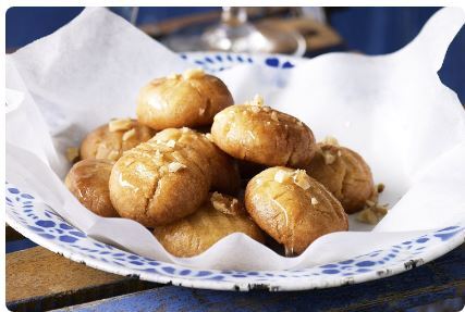 ملوماکارونا؛ یک شیرینی با طعم دارچین و پرتقال که مثلش رو جایی نخوردید! ملوماکارونا؛ یک شیرینی با طعم دارچین و پرتقال که مثلش رو جایی نخوردید!