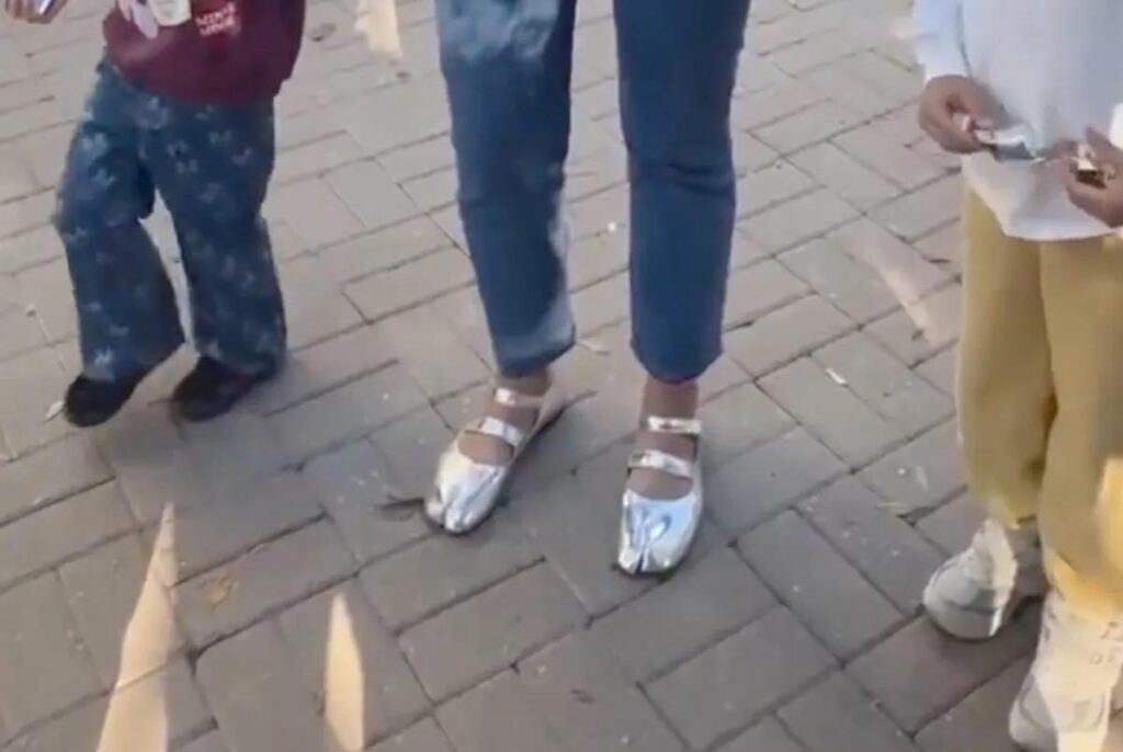 کفشهای گران قیمت و سم مانند بوسه وارول غوغا کرد! +عکس کفشهای گران قیمت و سم مانند بوسه وارول غوغا کرد! +عکس