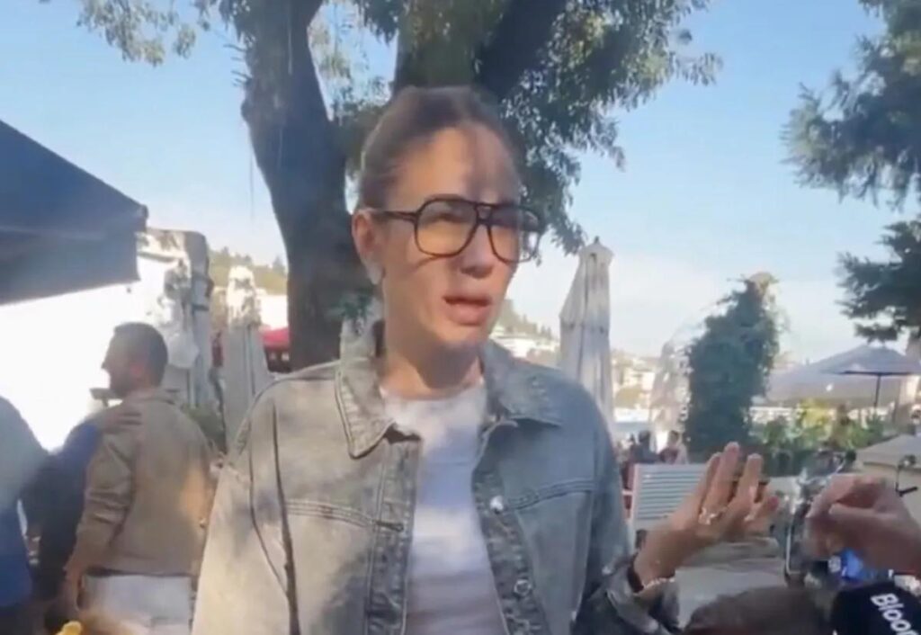 کفشهای گران قیمت و سم مانند بوسه وارول غوغا کرد! +عکس کفشهای گران قیمت و سم مانند بوسه وارول غوغا کرد! +عکس