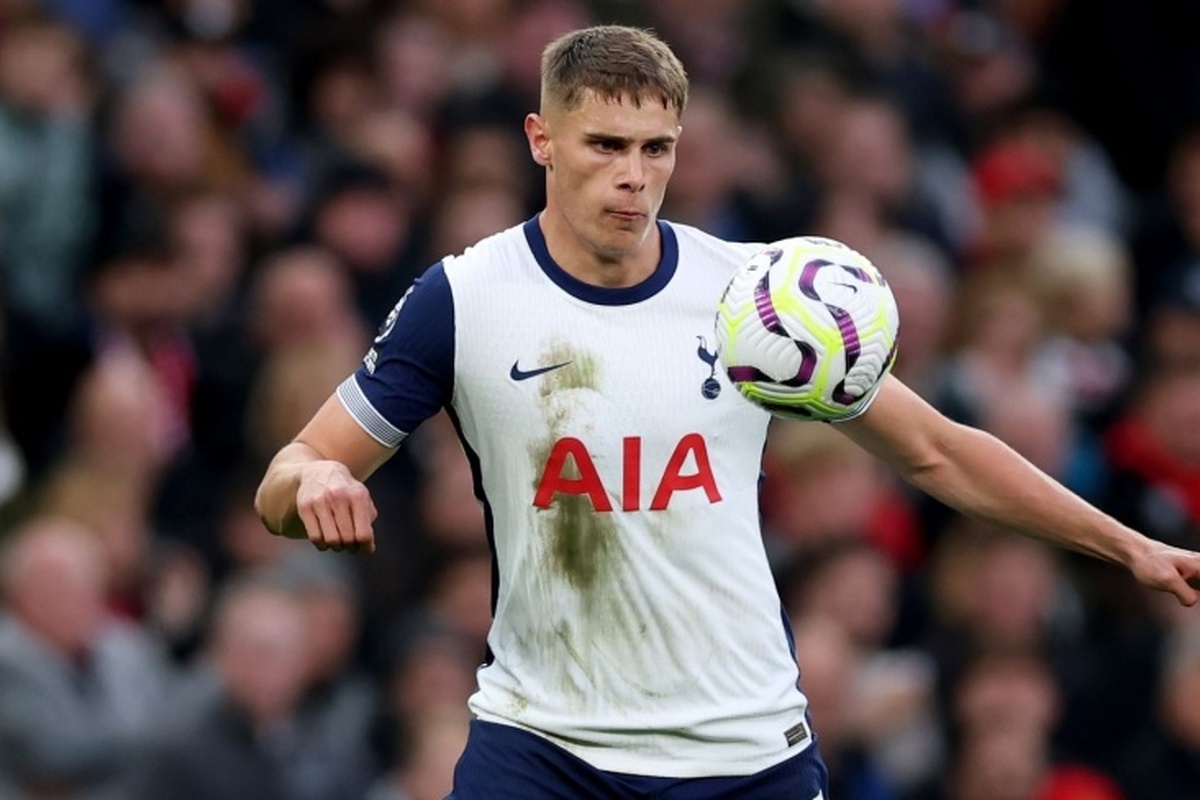 میکی فن ده ون گلزن‌ترین مدافع میانی در بین پنج لیگ برتر اروپا است