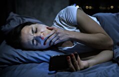 استفاده از تلفن همراه در شب نه تنها خواب شما را خراب می‌کند... بلکه ممکن است سلامت کلی شما را نیز تهدید کند!