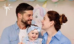 ذوق برک اکتای از دیدن شیرین کاری‌های دخترش! +عکس