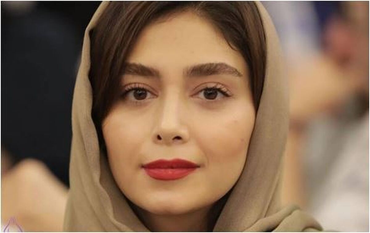تصویر شکار شده از دیبا زاهدی با استایلی شیک و کلاسیک