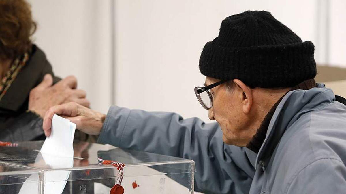 ووچیچ به دلیل اعتراضات، انتخابات زودهنگام در صربستان را اعلام کرد