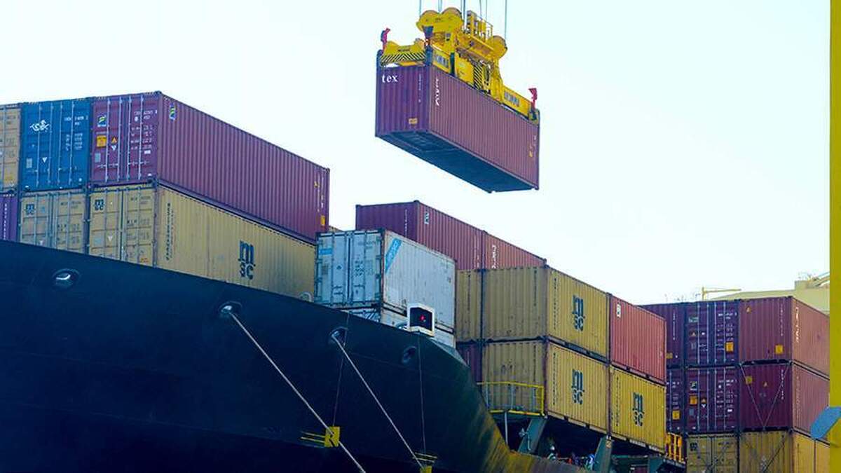 عمان از مرحله جدیدی از همکاری اقتصادی با روسیه خبر داد.