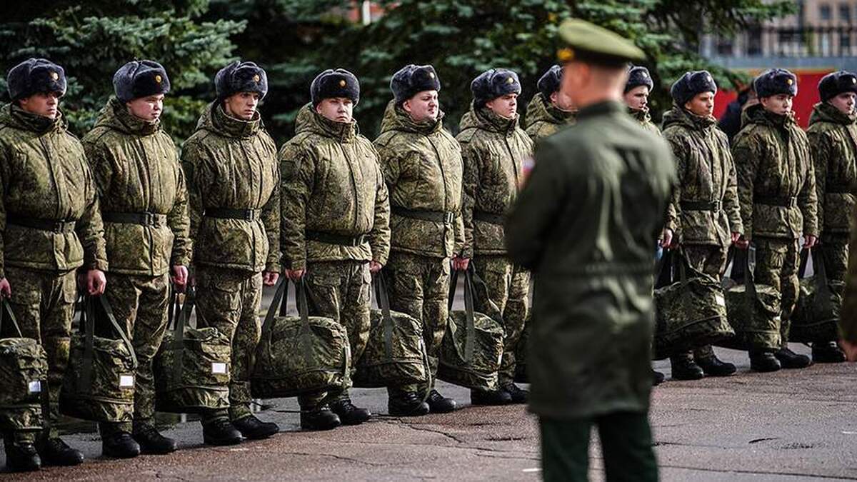 پوتین قانون خدمت سربازی اجباری در تمام طول سال را امضا کرد.