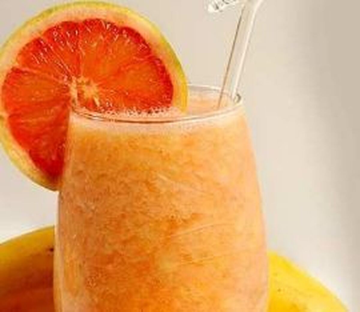 این اسموتی خوشرنگ پاییزی را در ۴ مرحله درست کنید