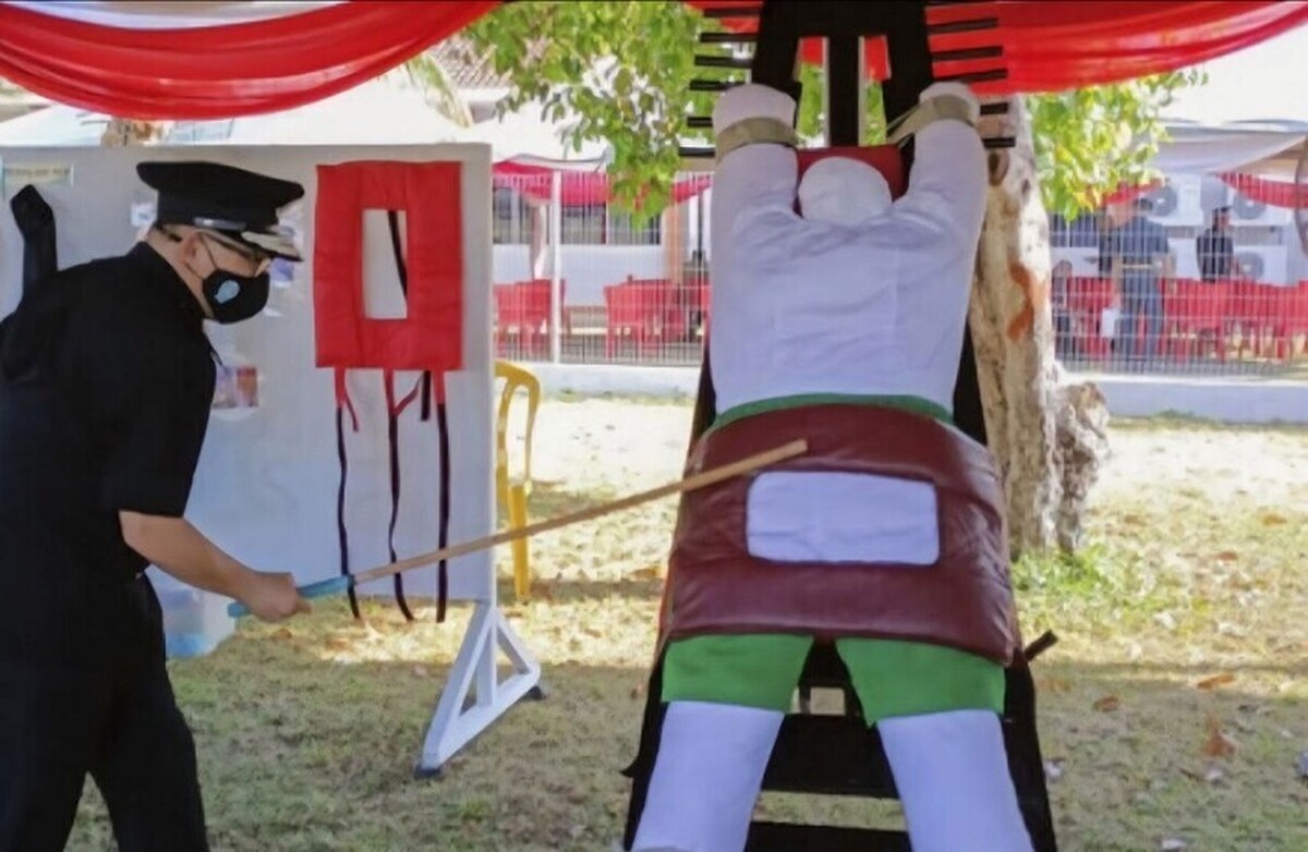 ویدئو| سنگاپور: کلاهبرداران آنلاین با مجازات شلاق رو‌به‌رو هستند