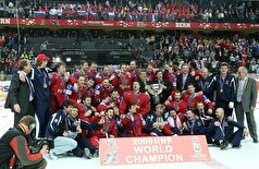 مدال طلای مسابقات جهانی هاکی روی یخ روسیه در سال ۲۰۰۹ در یک حراجی فروخته شد