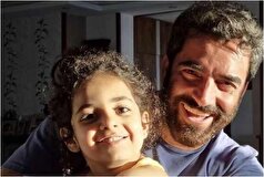 رو نمایی از مادر یکتا ناصر در تولد سوفیا هادی/تولد سوفیا با تم قرمز