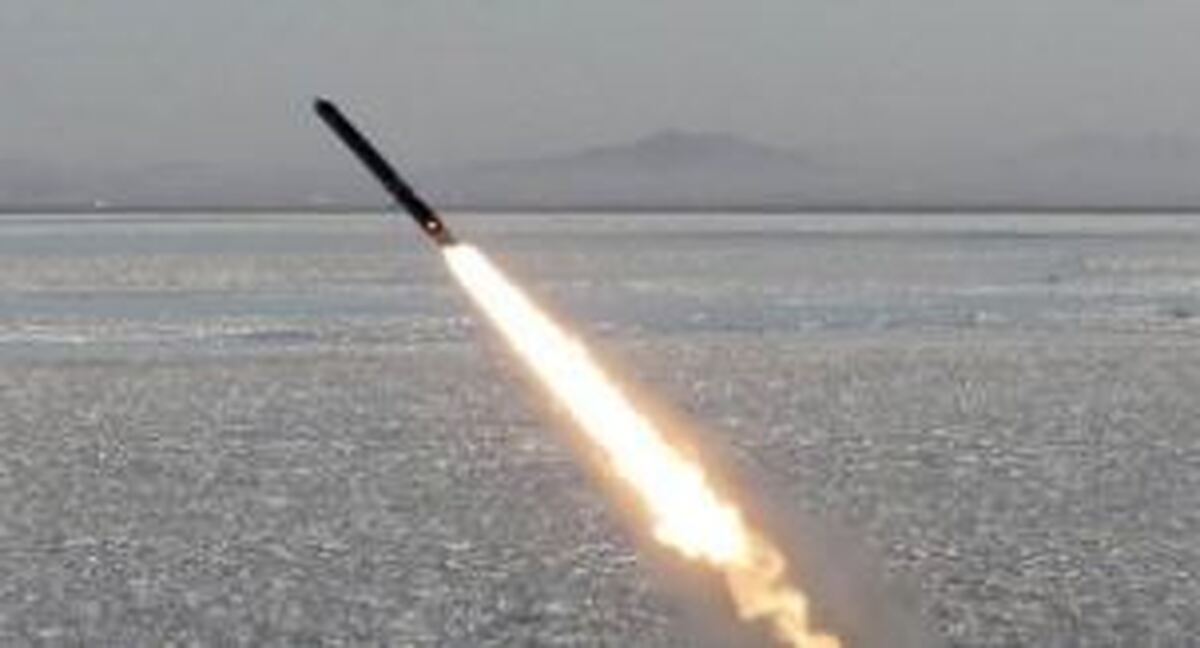 کره شمالی موشک بالستیک به سمت دریای شرقی شلیک کرد