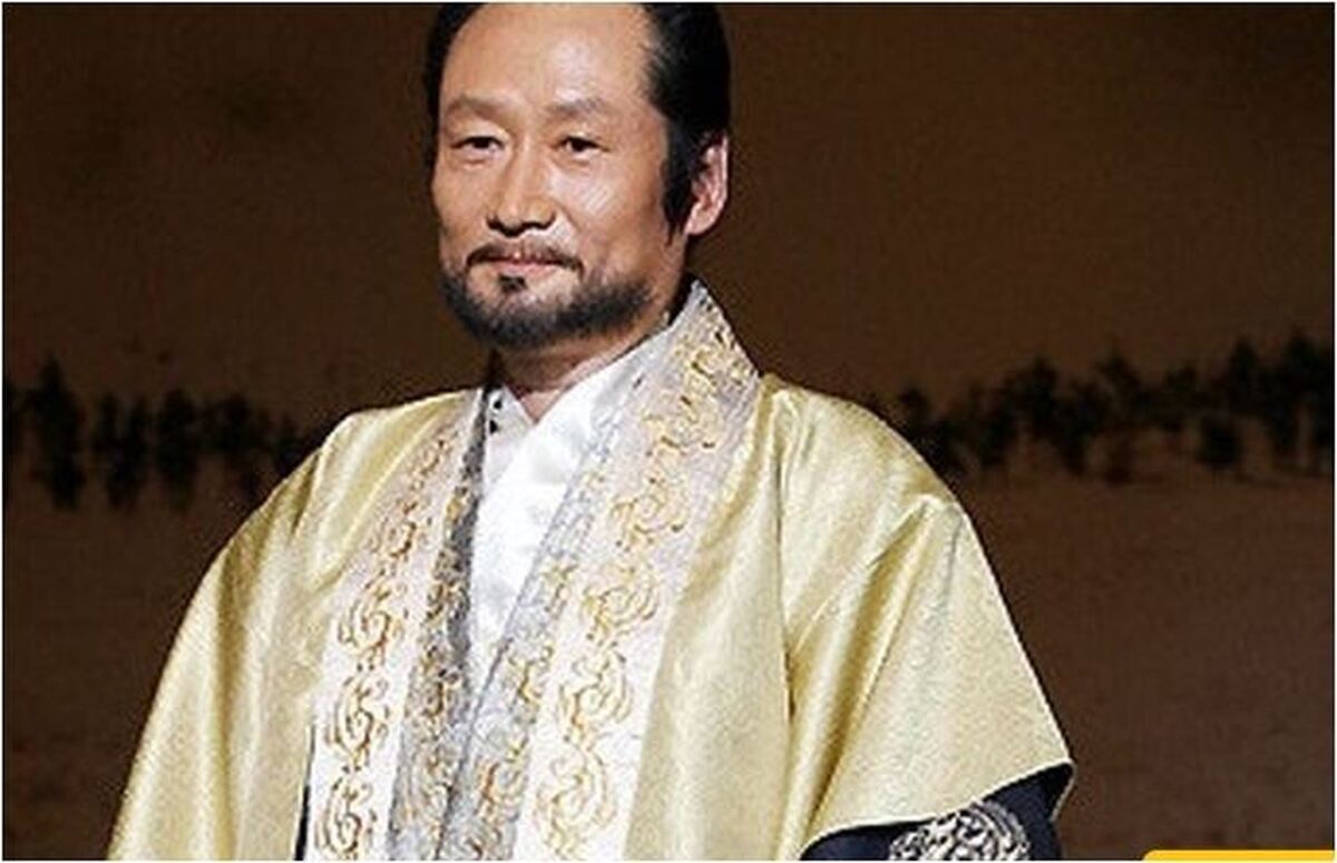 بازیگر نقش امپراتور موهیول و اعتقاداتی که به «سر خوک» داره+عکس