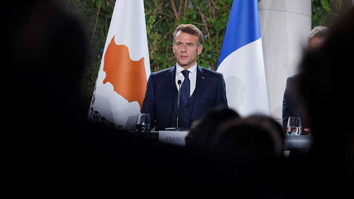 پوشکوف به انتقاد فرانسه از سیاست‌های مکرون اشاره کرد