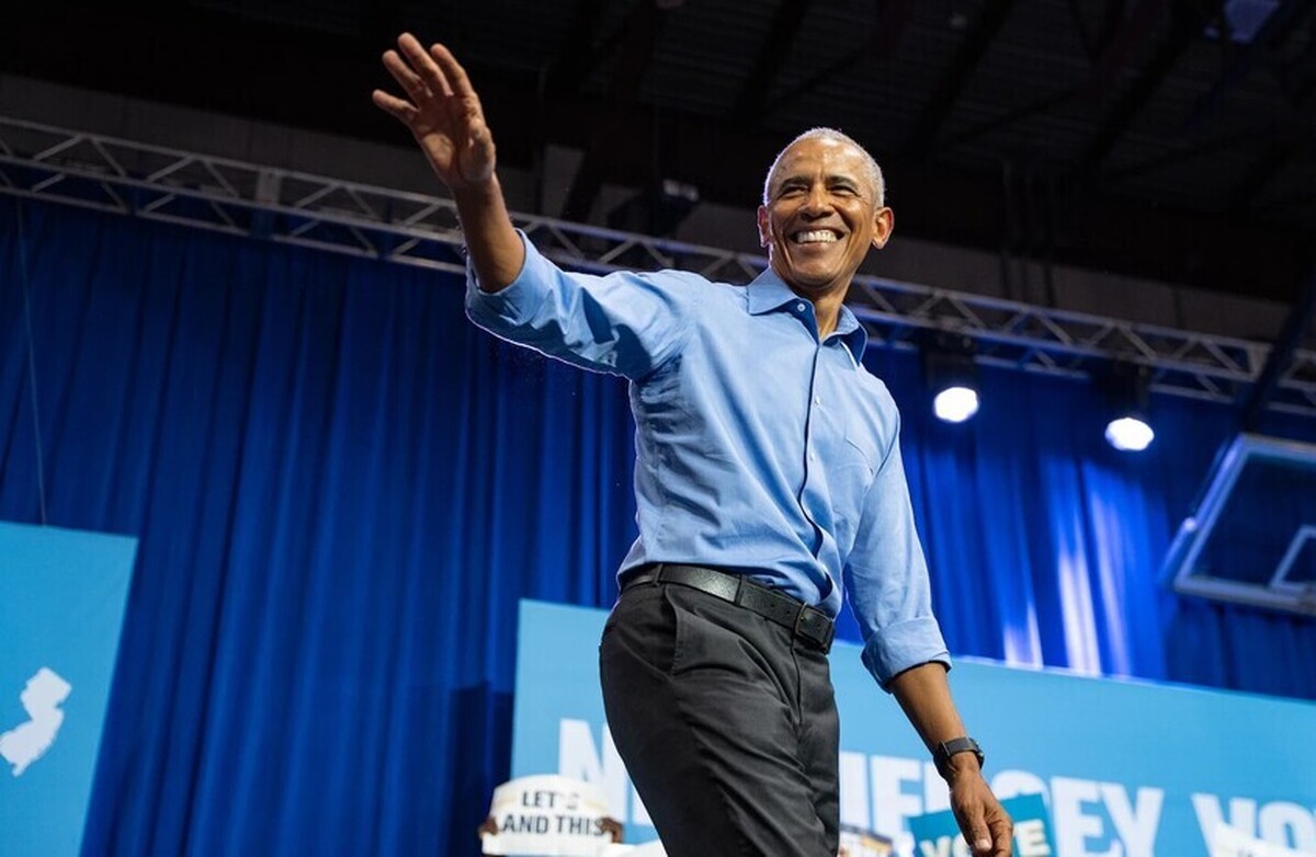 اوباما در یک حضور غیرمنتظره، پیروزی‌های سه‌شنبه را جشن می‌گیرد