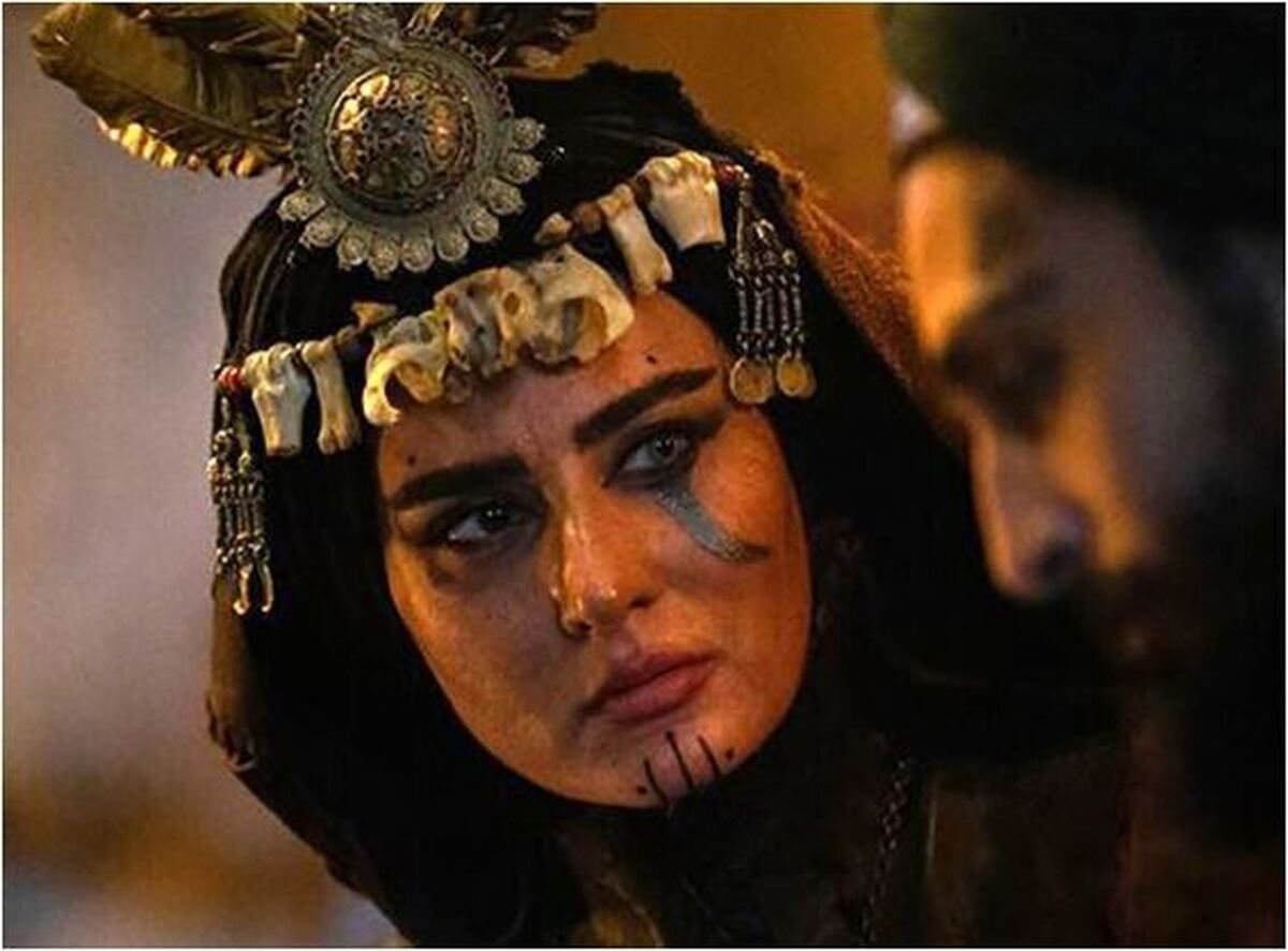 الهه خادمی:نزدیک سه ساعت گریمم طول می‌کشید، چشمم به خاطر لنز عفونت کرد