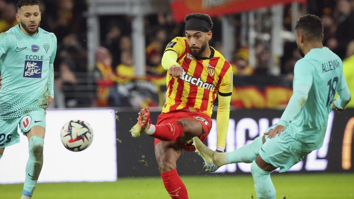 آنجلو فولگینی: «وقتی بیش از یک ماه در لانس به تیم ذخیره‌ها سقوط می‌کنی، احساس احترام نمی‌کنی.»