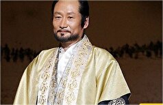 بازیگر نقش امپراتور موهیول و اعتقاداتی که به «سر خوک» داره+عکس