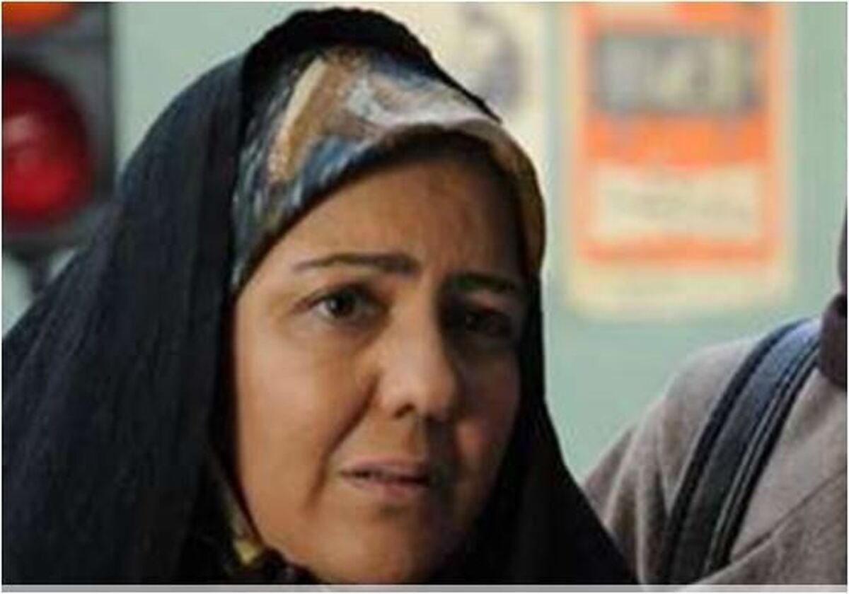 عکس دردناک کاظم هژیر کنار میز عزای ساده و دردناک همسر مرحومش/خدا صبرش بده