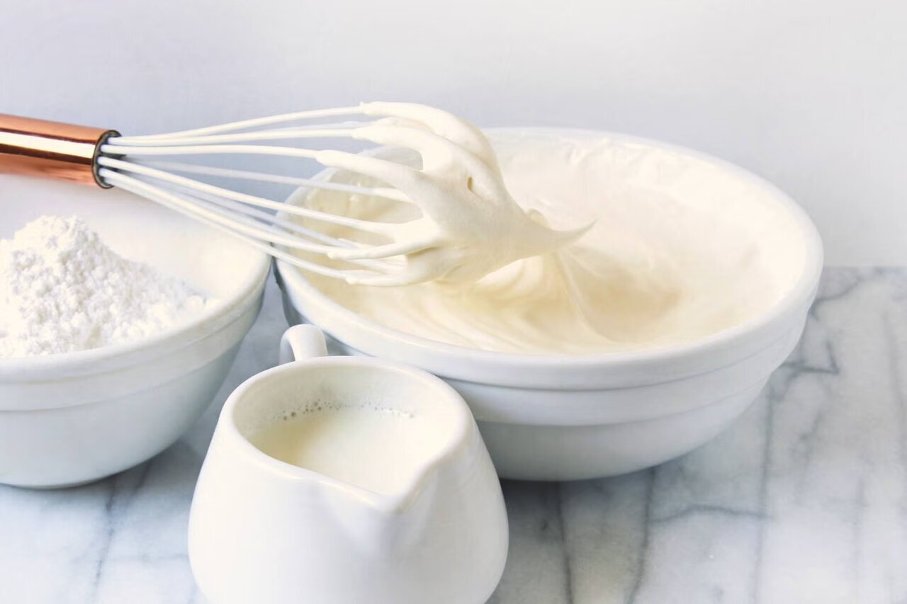 همزدن درست و اصولی خامه قنادی را یاد بگیرید! +آموزش فرم دهی! همزدن درست و اصولی خامه قنادی را یاد بگیرید! +آموزش فرم دهی!