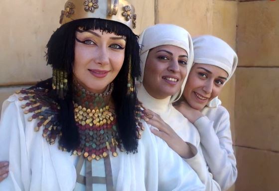 شیطنت زلیخا و ندیمه هایش در پشت صحنه سریال! +عکس شیطنت زلیخا و ندیمه هایش در پشت صحنه سریال! +عکس