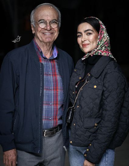 استایل اسپرت و زمستانی رضا نیکخواه و دخترش در یک مراسم استایل اسپرت و زمستانی رضا نیکخواه و دخترش در یک مراسم