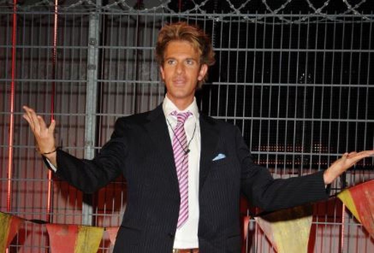 مرگ غیرمنتظره بن دانکن در سن ۴۵ سالگی بر اثر سقوط از پشت‌بام