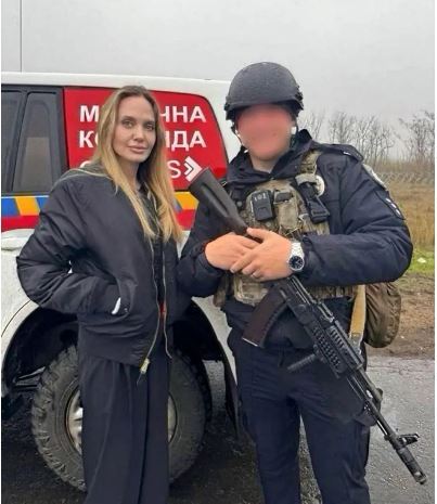 جزئیات ماجرای حضور آنجلینا جولی در خط مقدم اوکراین جزئیات ماجرای حضور آنجلینا جولی در خط مقدم اوکراین