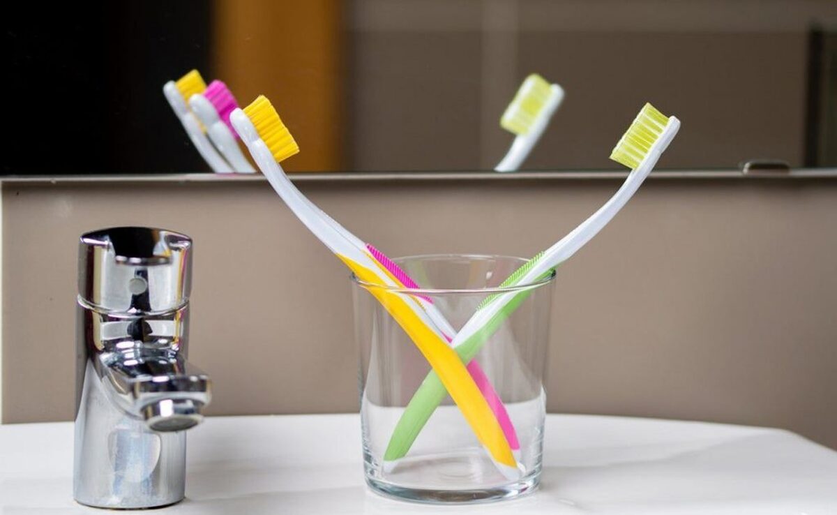 چگونه مسواک را ضدعفونی کنیم؟