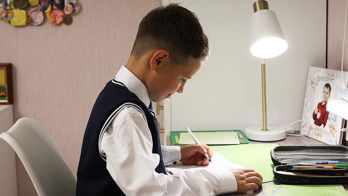 یک روانشناس راهکار‌هایی را برای ایجاد انگیزه درس خواندن در کودک پس از تعطیلات شناسایی کرده است.