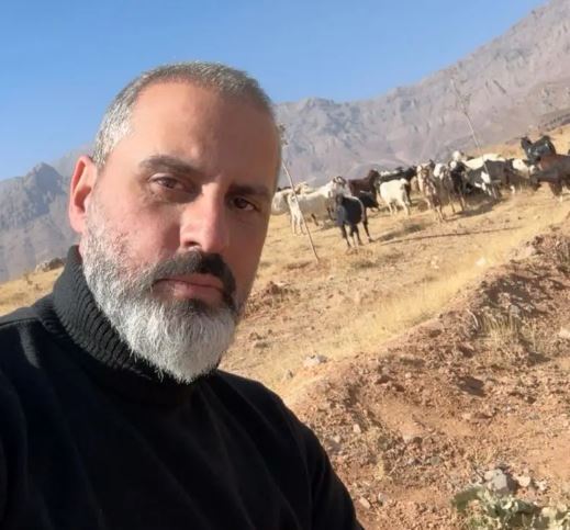 ریلکسیشن علیرام نورایی در کنار بزها! +عکس ریلکسیشن علیرام نورایی در کنار بزها! +عکس