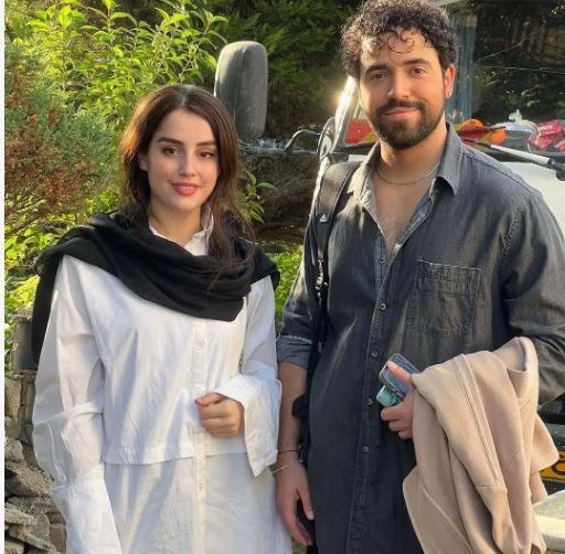 استایل‌های اسپرت و دیدنی پریناز ایزدیار و شروین حاجی پور در پشت صحنه یک سریال