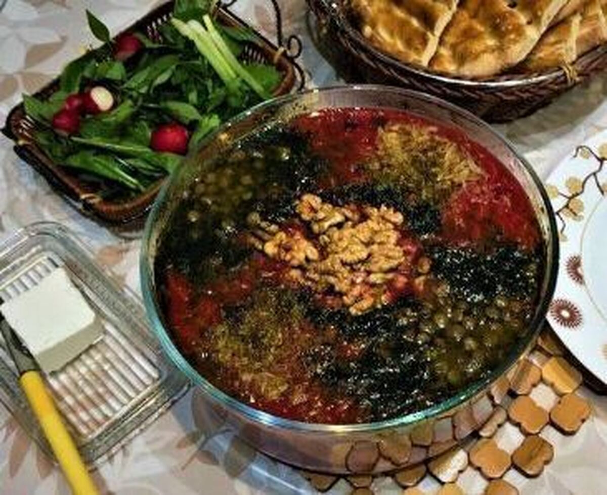 در روز‌های سرد پاییزی خوردن این آش قره قروت حسابی می‌چسبد