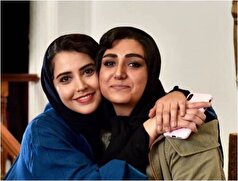 تصاویر یادگاری از پشت صحنه سریال ملکه گدایان /فرزاد فرزین در حال پانسمان دست خانم بازیگر