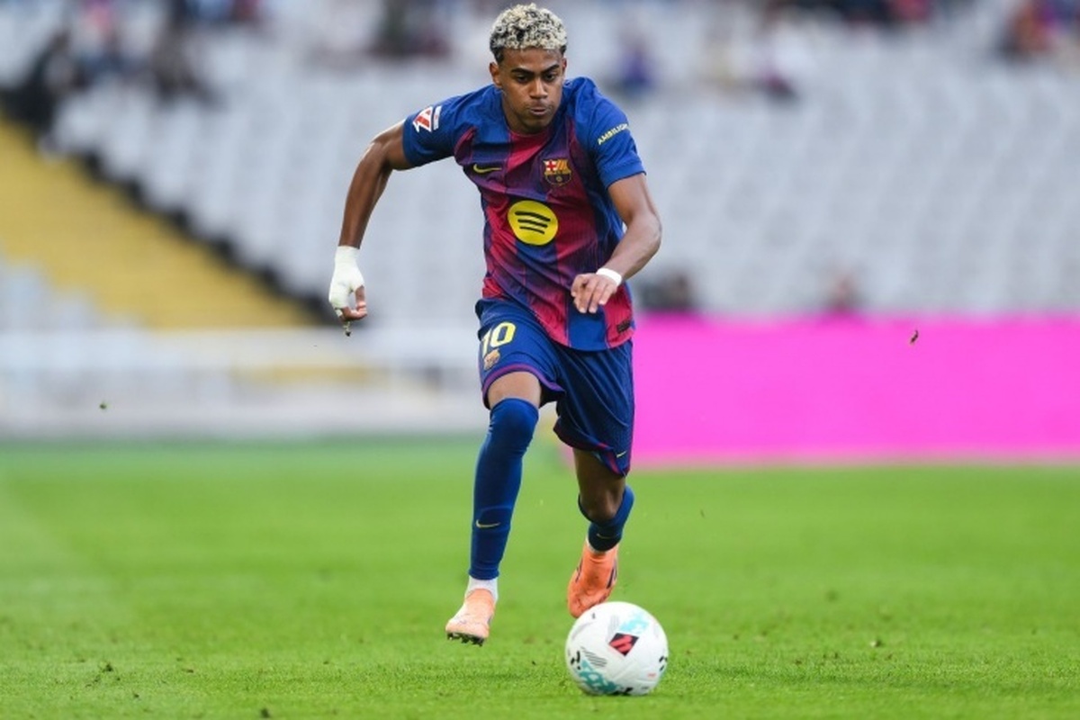 «لامین برای بارسلونا یک سرمایه است» | ایجنت مندس از یامالِ مورد انتقاد دفاع کرد