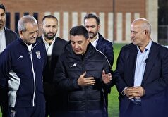 پزشکیان همراه با ملی‌پوشان فوتبال کشورمان پا به توپ شد