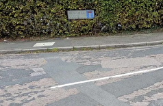 مقامات به ساکنان آکسفوردشایر قول دادند که پس از ۱۰۳ سال، جاده‌ها را تعمیر کنند