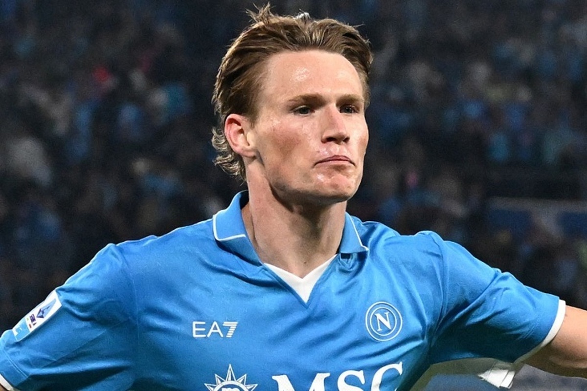 روزنامه سان: مک‌تامینی به کونته توصیه کرد که هافبک منچستریونایتد را جذب کند