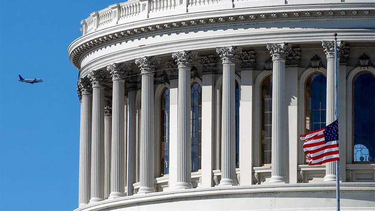 مجلس سنای آمریکا لایحه‌ای را برای پایان دادن به تعطیلی دولت این کشور تصویب کرد.