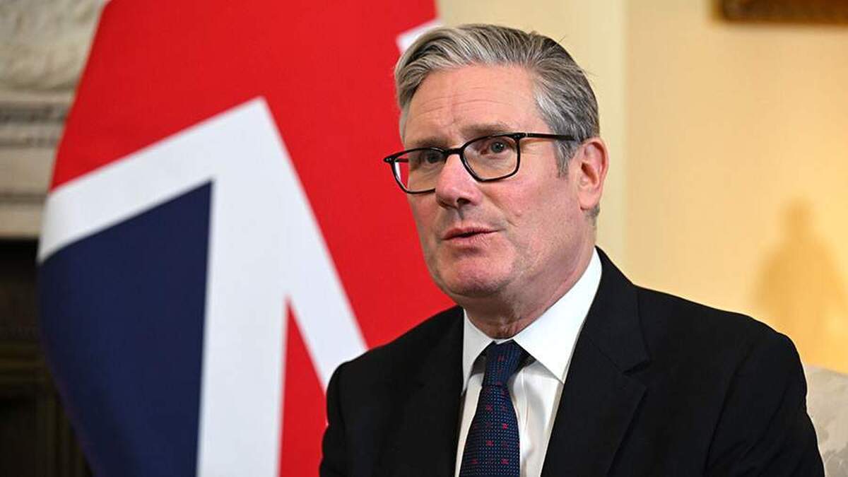 به نخست وزیر بریتانیا هشدار داده شده است که بیش از حد به خارج از کشور سفر نکند.