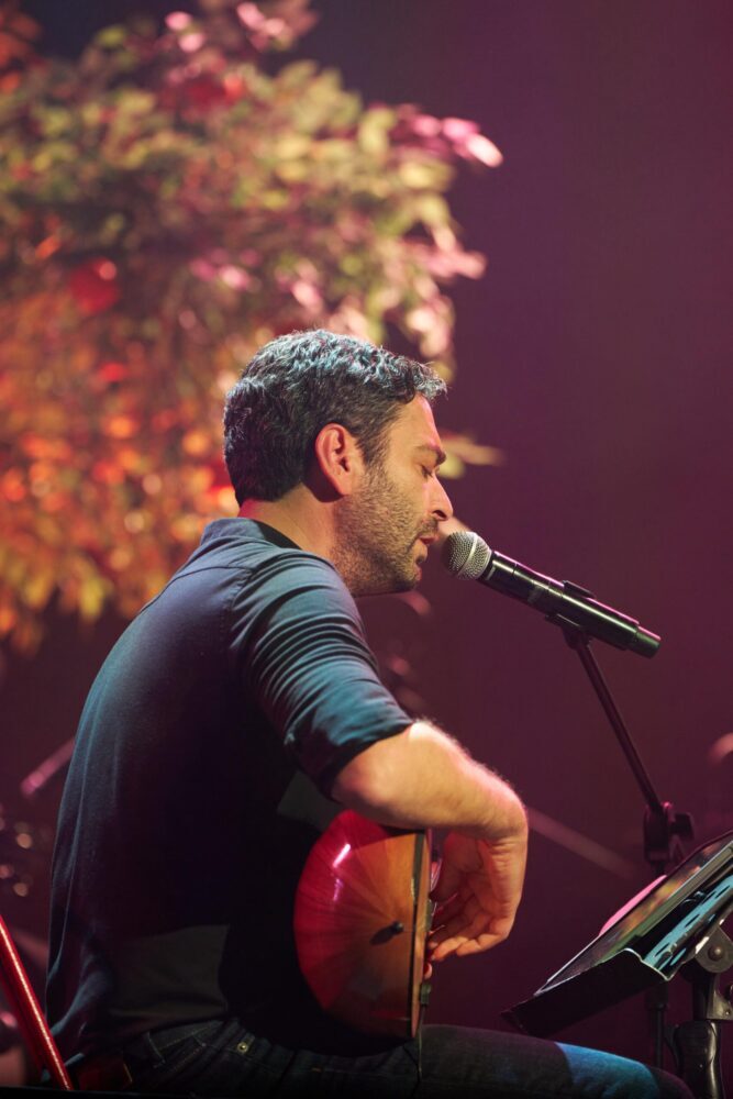 اوزان آکبابا صحنه را با نواختن موسیقی ترکوند!